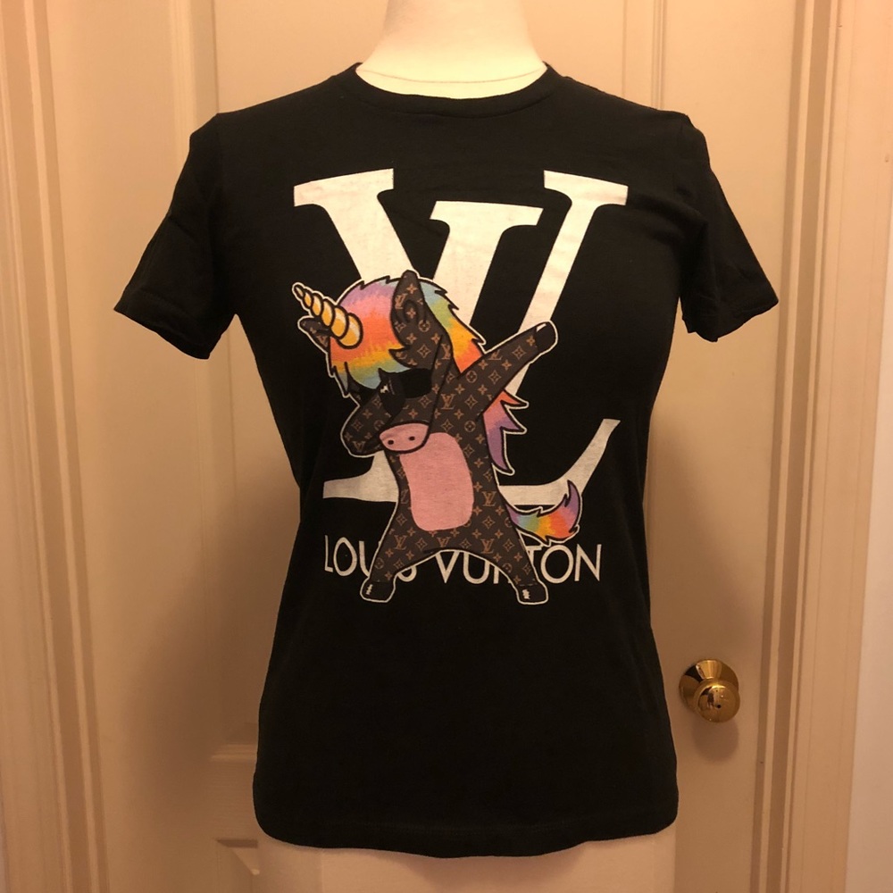 Super cute and fun graphic T